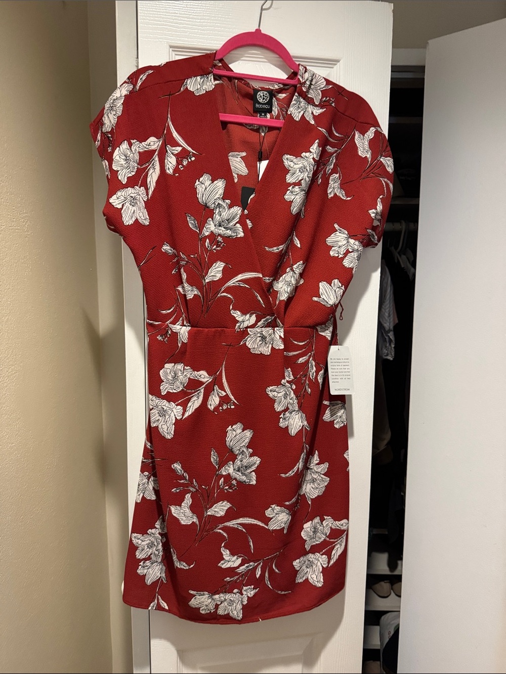 bobeau Red Floral V-Neck Sheath Dress